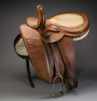 Jumping saddles and English side saddles