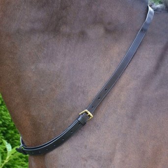 Neck straps (must not be attached to the saddle)