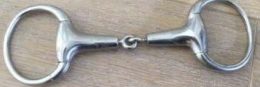 Pinchless snaffle (central joint must have rounded edges)